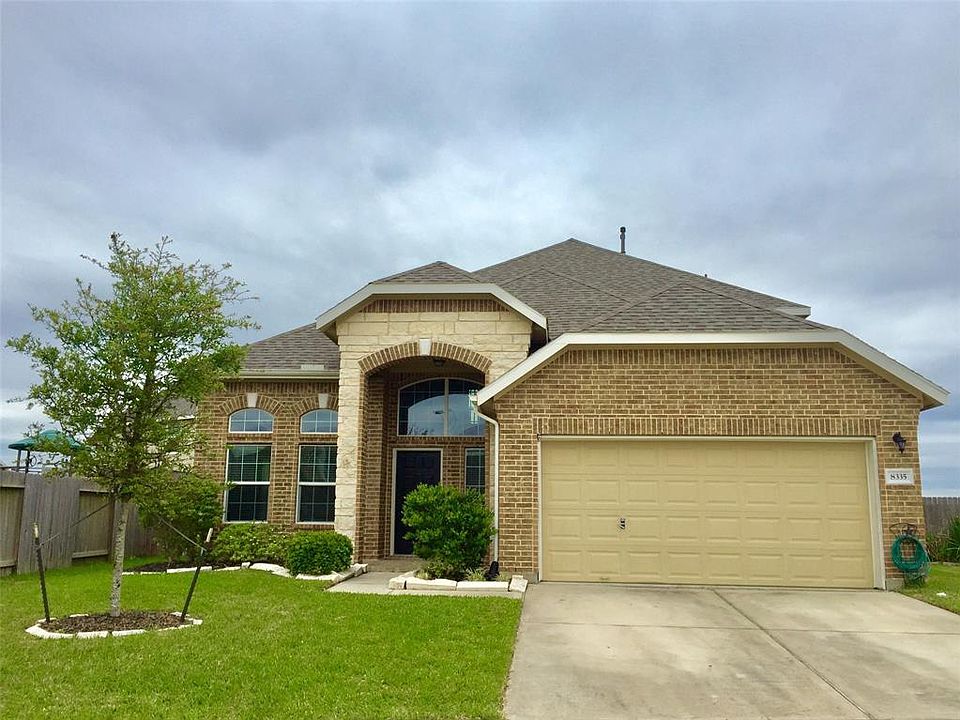 8335 Egret Bay Circle is located in a cul-de-sac and offers a nice covered front porch with a stone elevation.