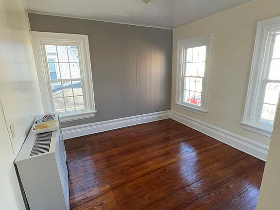 2nd image of 26 Saint Andrews Pl Floor 2