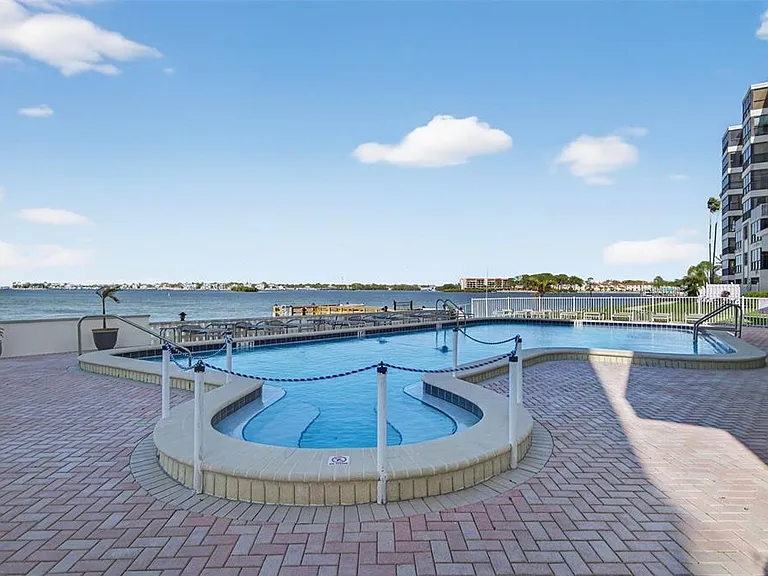 300 Woodette Dr #404B — Photo 36