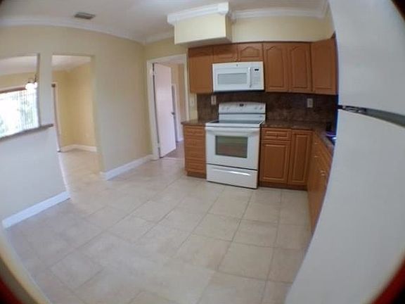 4th image of 1460 NW 179th Ter
