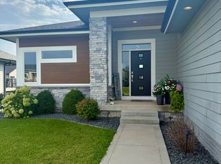 5512 149th St, Urbandale, IA 50323