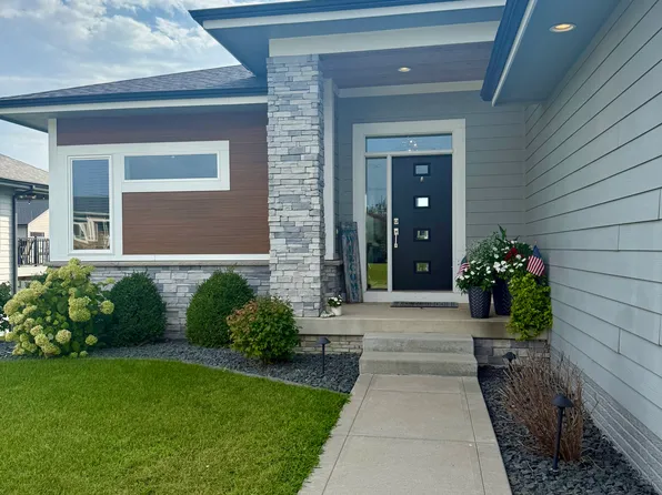 5512 149th St, Urbandale, IA 50323