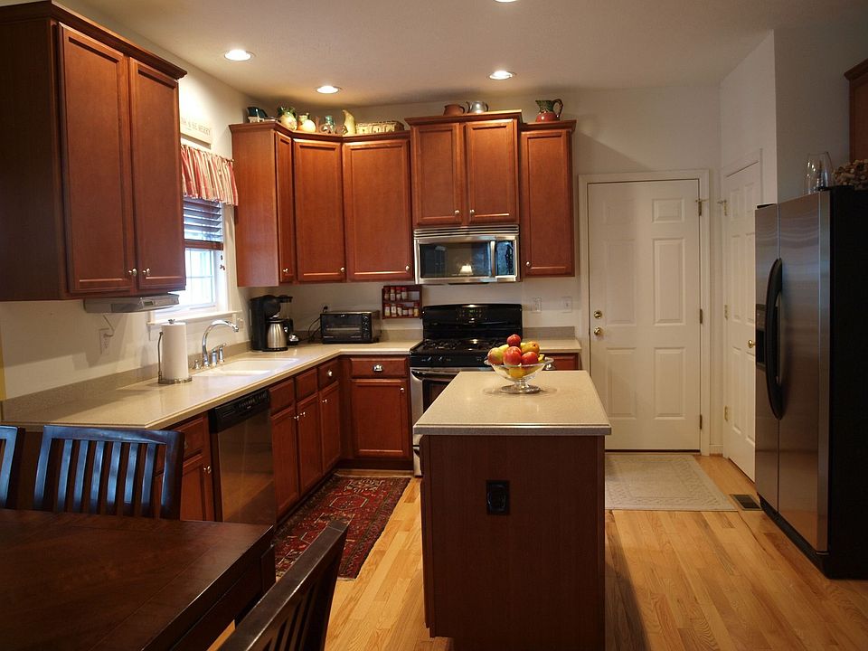 2nd image of 6123 Hampstead Ave