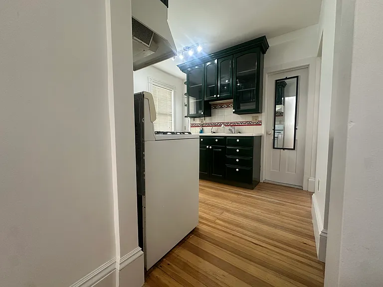 46 Hunting St #2 — Photo 3