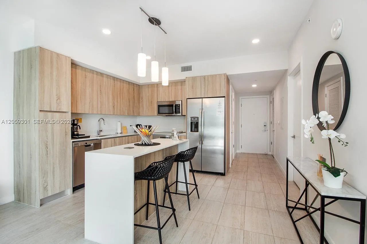 Quadro Condo — Photo 3