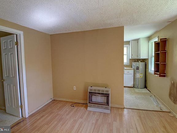 3rd image of 33 Black Locust Ln