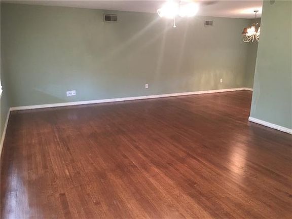5th image of 216 John Arden Dr