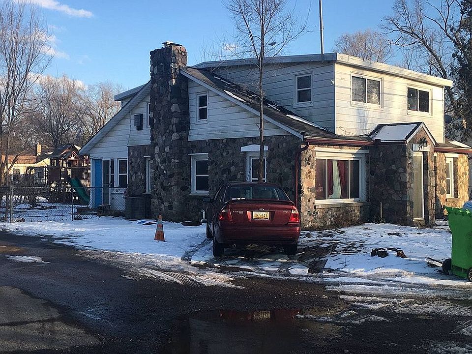 1st image of 571 Overlook Ln