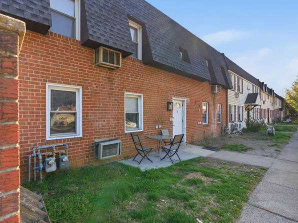 1 Brighton Village Dr, Broomall, PA 19008