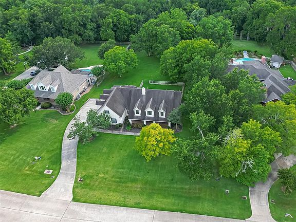 4th image of 32515 Westminster Dr