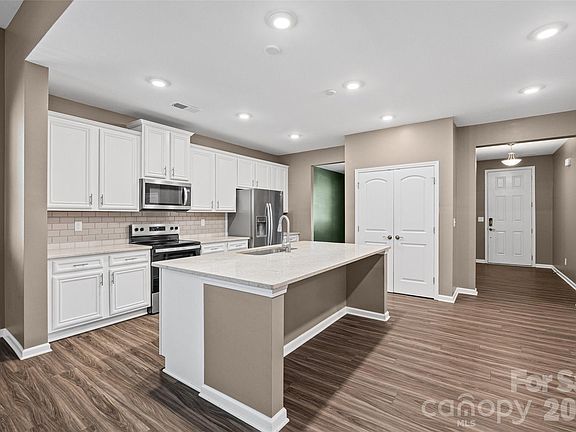 5th image of 596 Rustlewood Way #16