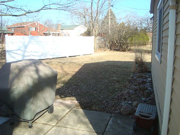 3rd image of 3527 Southwest Ct