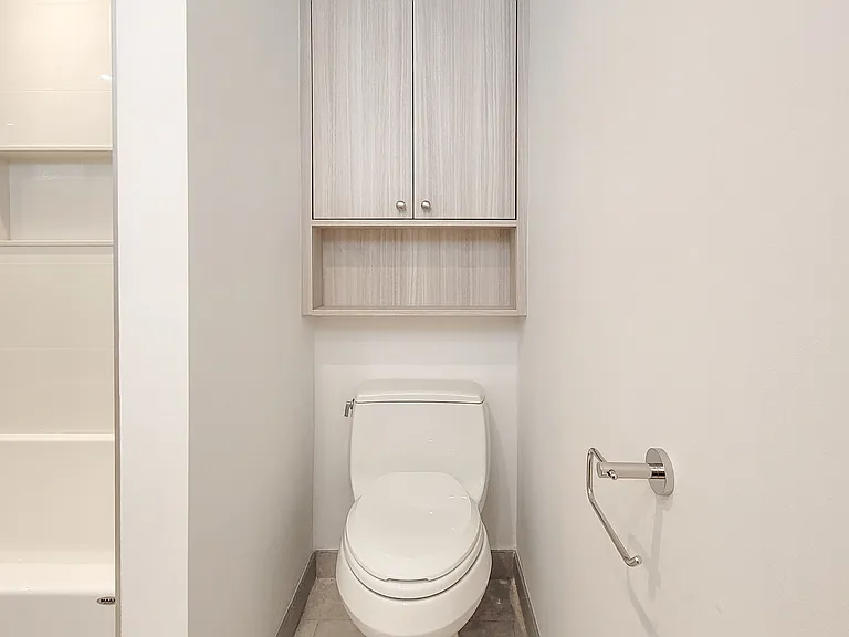18 Coxwell Ave #LOWER — Photo 12