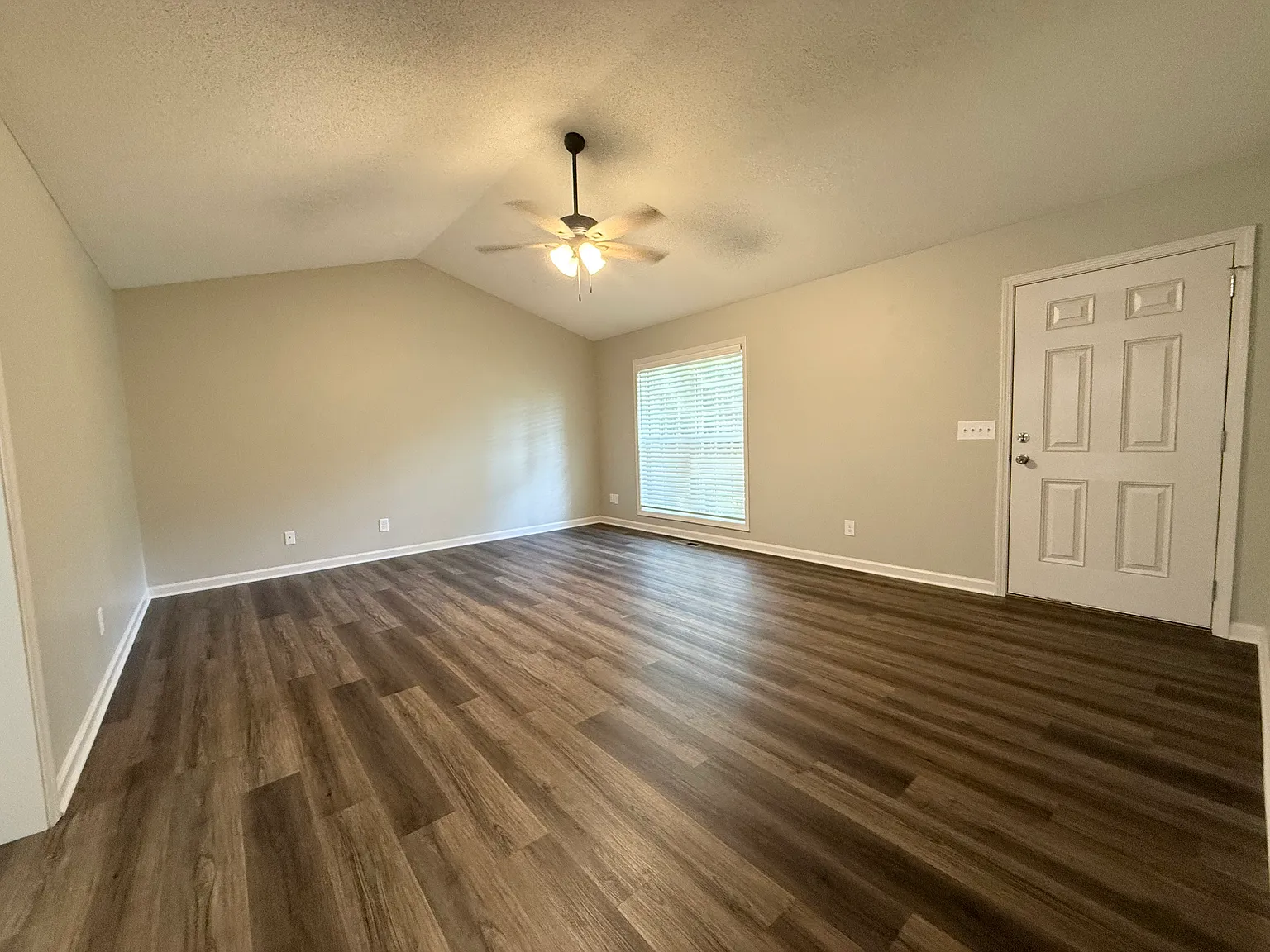 3 bed, 1400 sqft, $1,895 — Photo 4