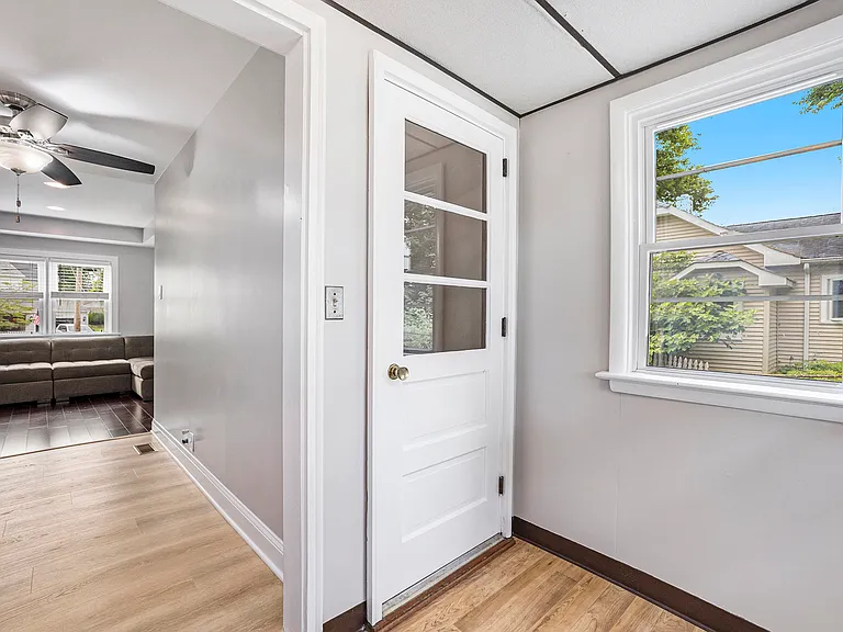 524 Continental Rd — Photo 13