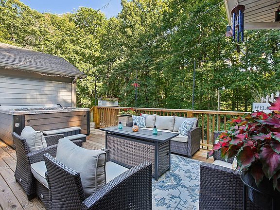 3rd image of 106 Dogwood Ct