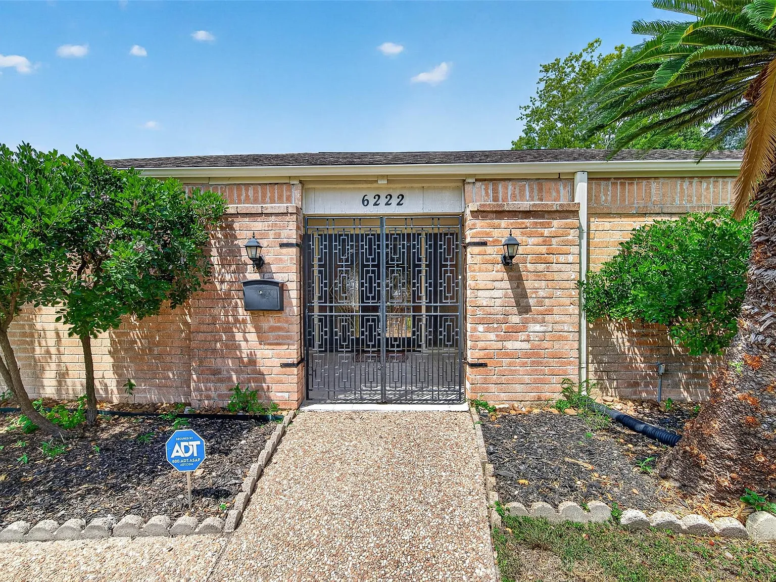 4 bed, 2.5 bath, 2714 sqft, $3,000 — Photo 4
