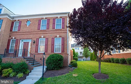22535 Willington Sq Photo 1