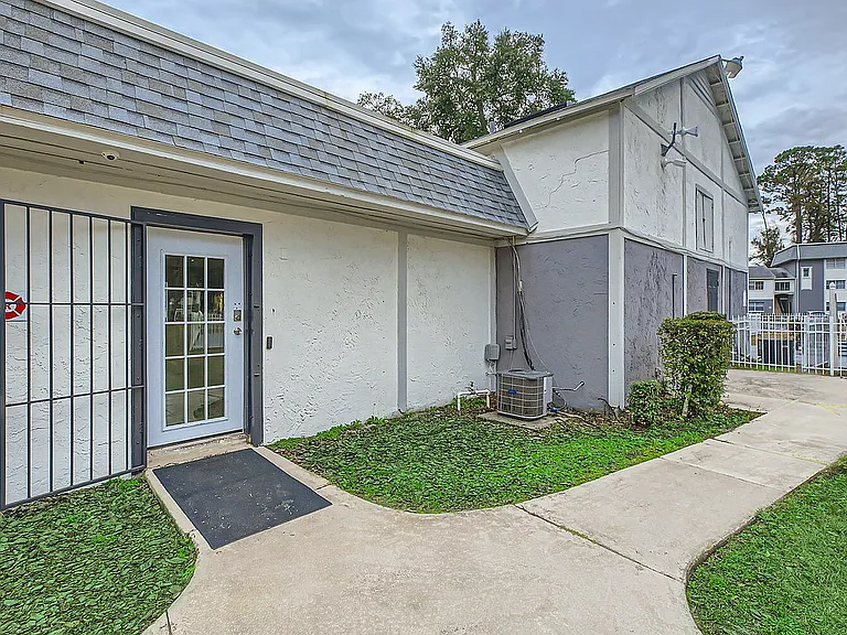 Leasing Office & Laundry Center Entrance