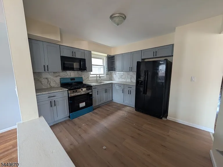 46 Sager Pl — Photo 3