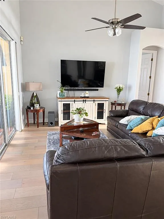 3 bed, 3.0 bath, 2398 sqft, $3,500 — Photo 3