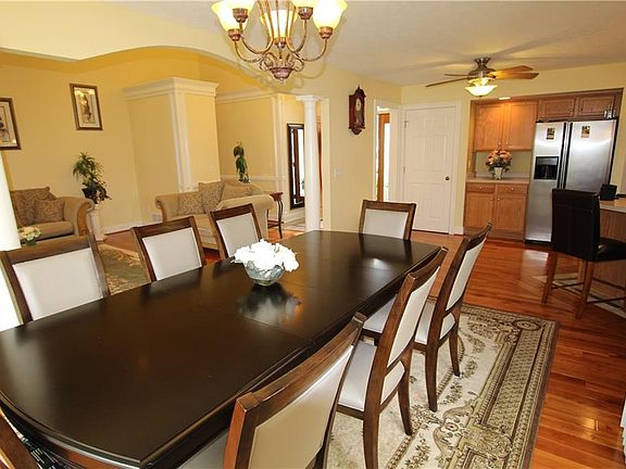 3rd image of 90 Carrie Marie Ln
