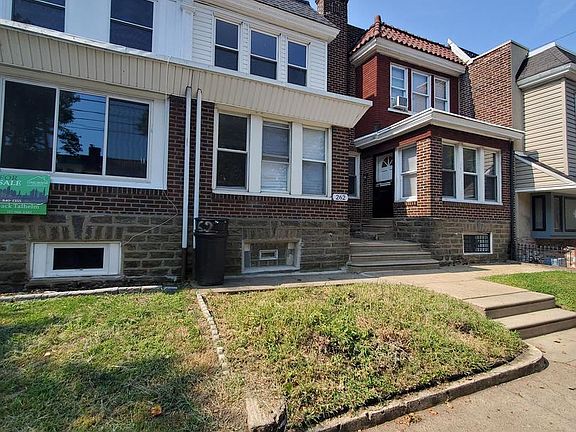3rd image of 262 W Godfrey Ave