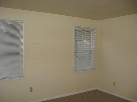 4th image of 4222 Queenswood Dr APT C