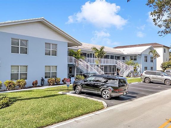 3rd image of 2835 NE 28TH Avenue #1