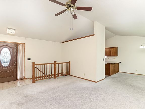 4th image of 3605 N Governeour Cir