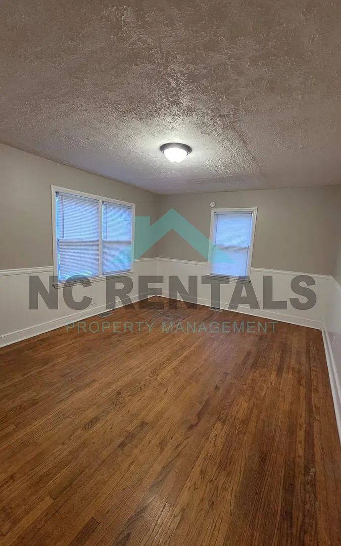 Charming $1,000 2-Bed/1-Bath Home in East Greensboro! — Photo 3