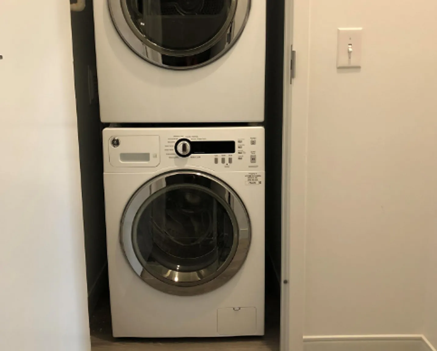 1 West Cary Apartments — Photo 4