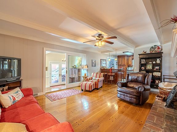4th image of 359 Cobblestone Dr