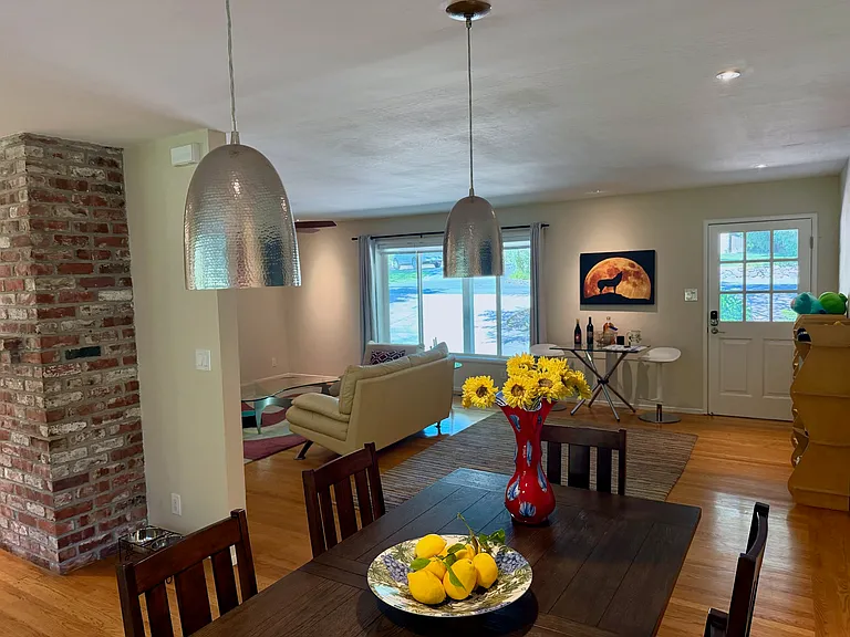 145 Austin Ln — Photo 4