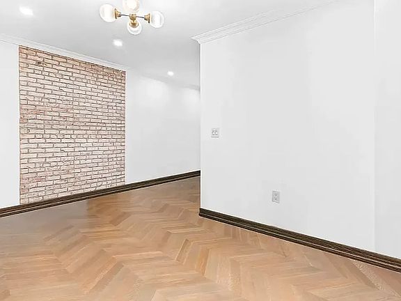 4th image of 121 E 37th St APT 1A