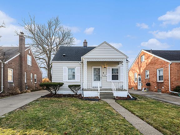 2nd image of 21824 Colony St