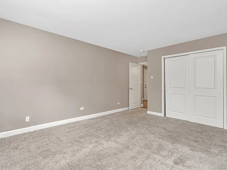 Lakeside Village Apartments — Photo 30