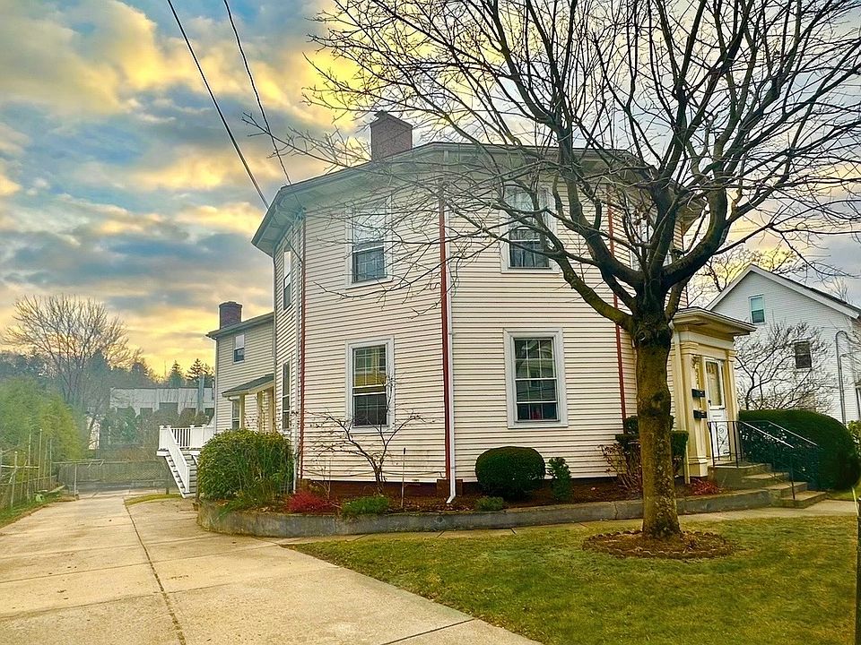 Octagon shaped architectural delight! 
This special house is listed in the Jackson Museum in Newton.