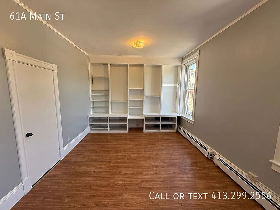 Two Bedroom Apartment in the Heart of Downtown Amherst! — Photo 2