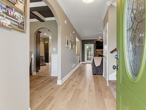 4th image of 567 Larkspur Dr