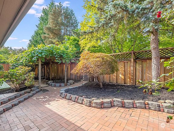 3rd image of 1042 168th Ave SE Unit A