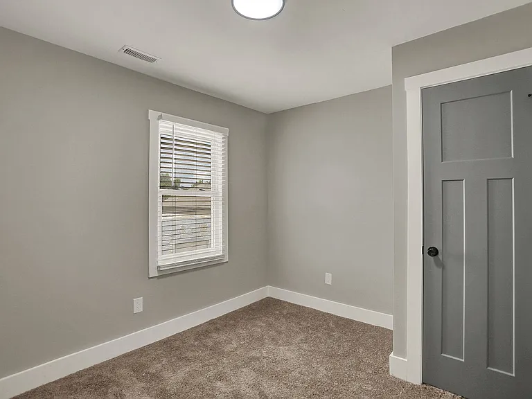 1117 E Naomi St — Photo 15