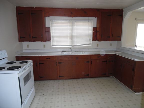4th image of 222 Eastview Ave