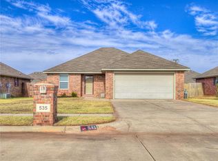 535 E Juniper Ln, Mustang, OK 73064