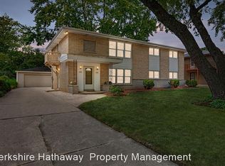 1241 N 116th St, Wauwatosa, WI 53226