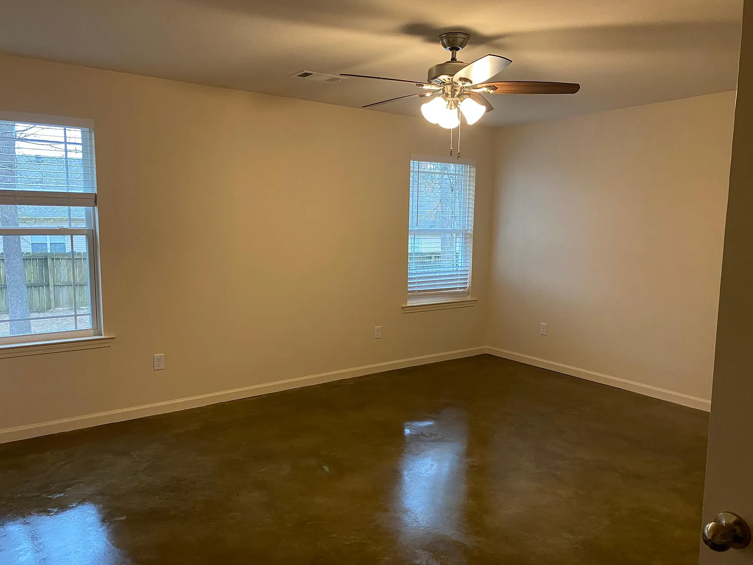 4 bed, 1727 sqft, $1,825 — Photo 4