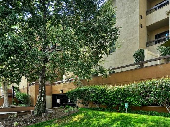 4th image of 460 Oak St APT 319