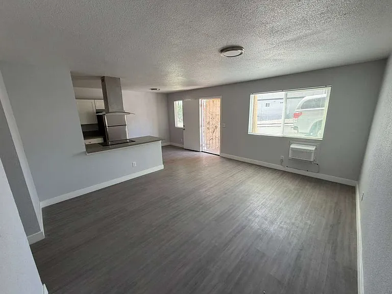 501 N 14th St #4 — Photo 11