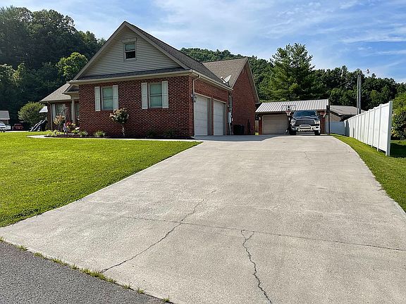 3rd image of 22 Adams Ln