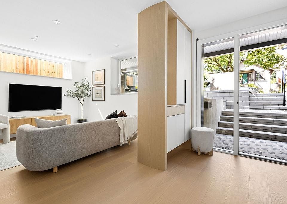 1st image of 2124 E 8th Ave #2
